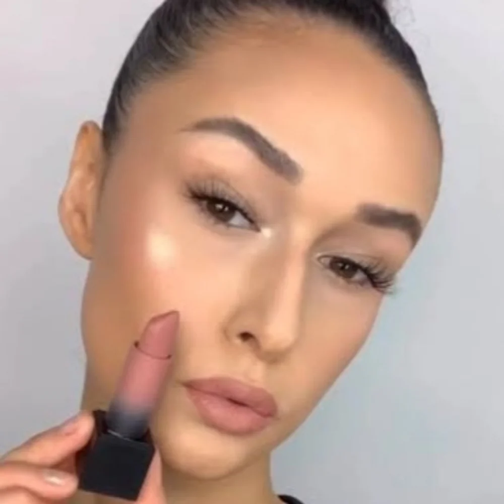 HUDA BEAUTY Girls Trip Lipstick - Cool Toned Soft Natural Pink